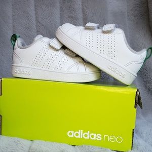 EUC w/box Toddler Adidias NEO - Sz 5